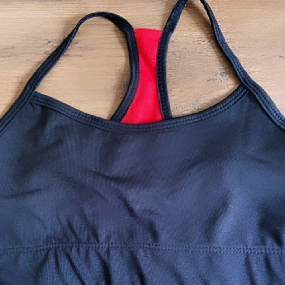 💪🏼Black & Red Racerback Workout SportsBraTop💪🏼 - Picture 3 of 4